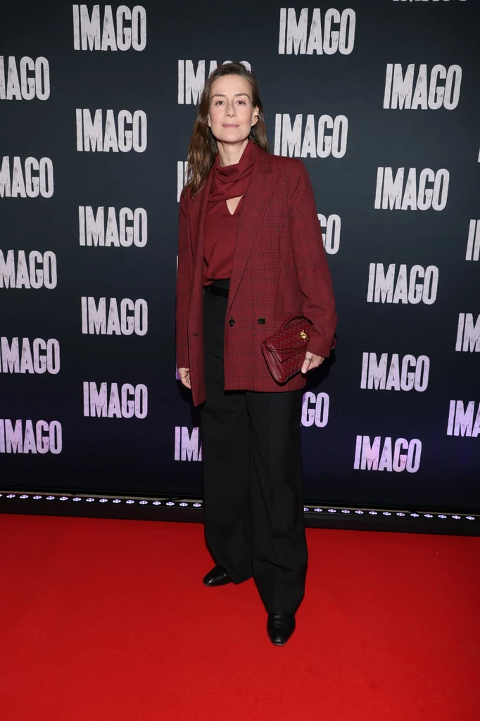 Maja Ostaszewska w jesiennej stylizacji na premierze filmu "Imago"