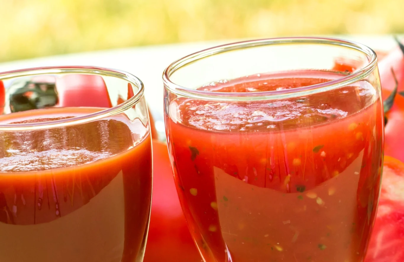 Pomidorowy sok kompleksowo wpływa na organizm Pomidorowy sok kompleksowo wpływa na organizm