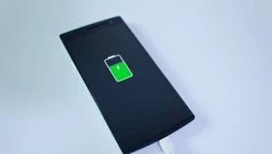 Czy nowy smartfon trzeba ładować 12 godzin? Oto cała prawda