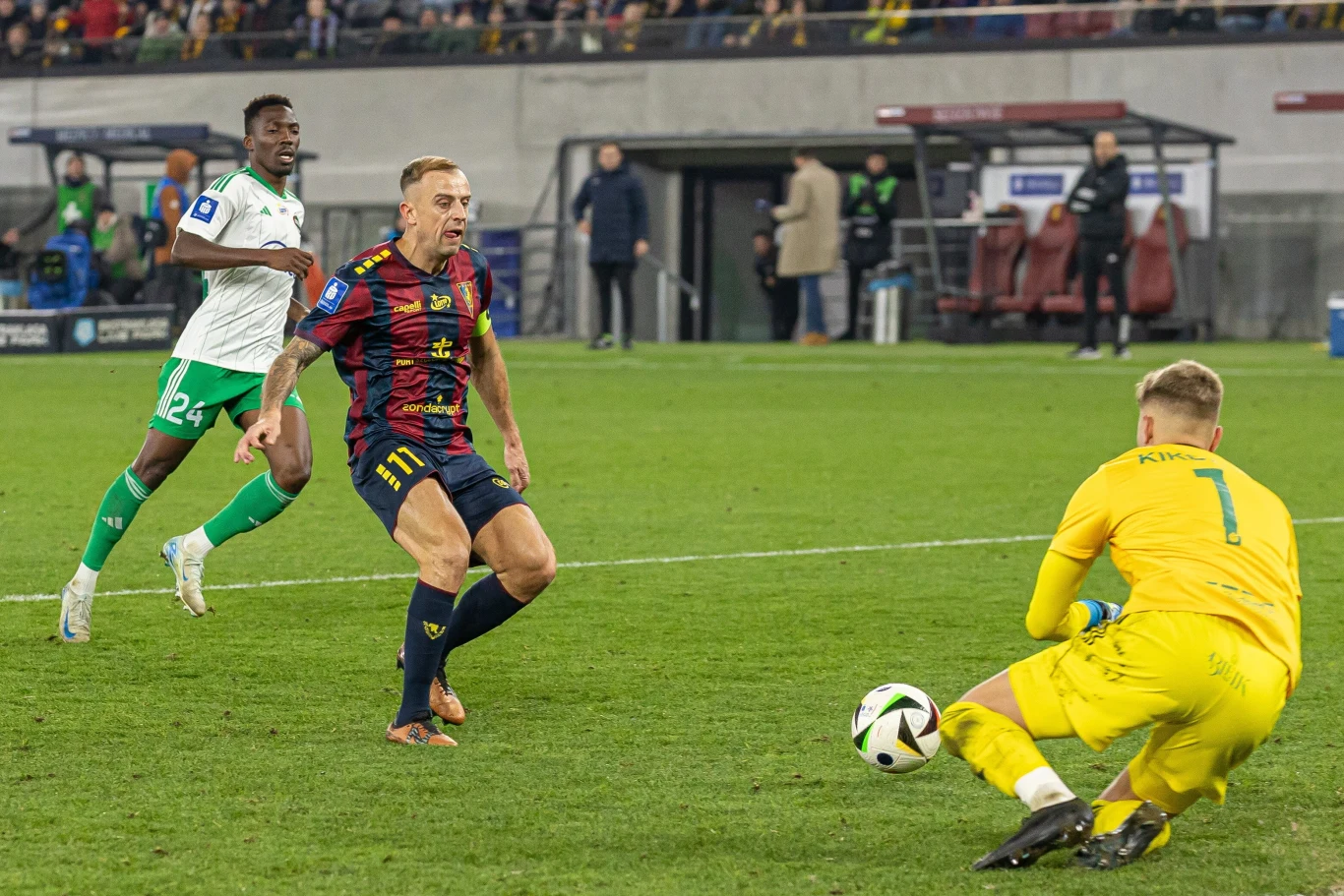 Kamil Grosicki nie znalazł sposobu na Macieja Kikolskiego 