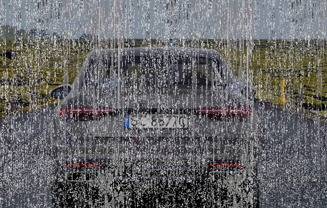 Trudne warunki drogowe - widoczność auta bez tylnych świateł pozycyjnych