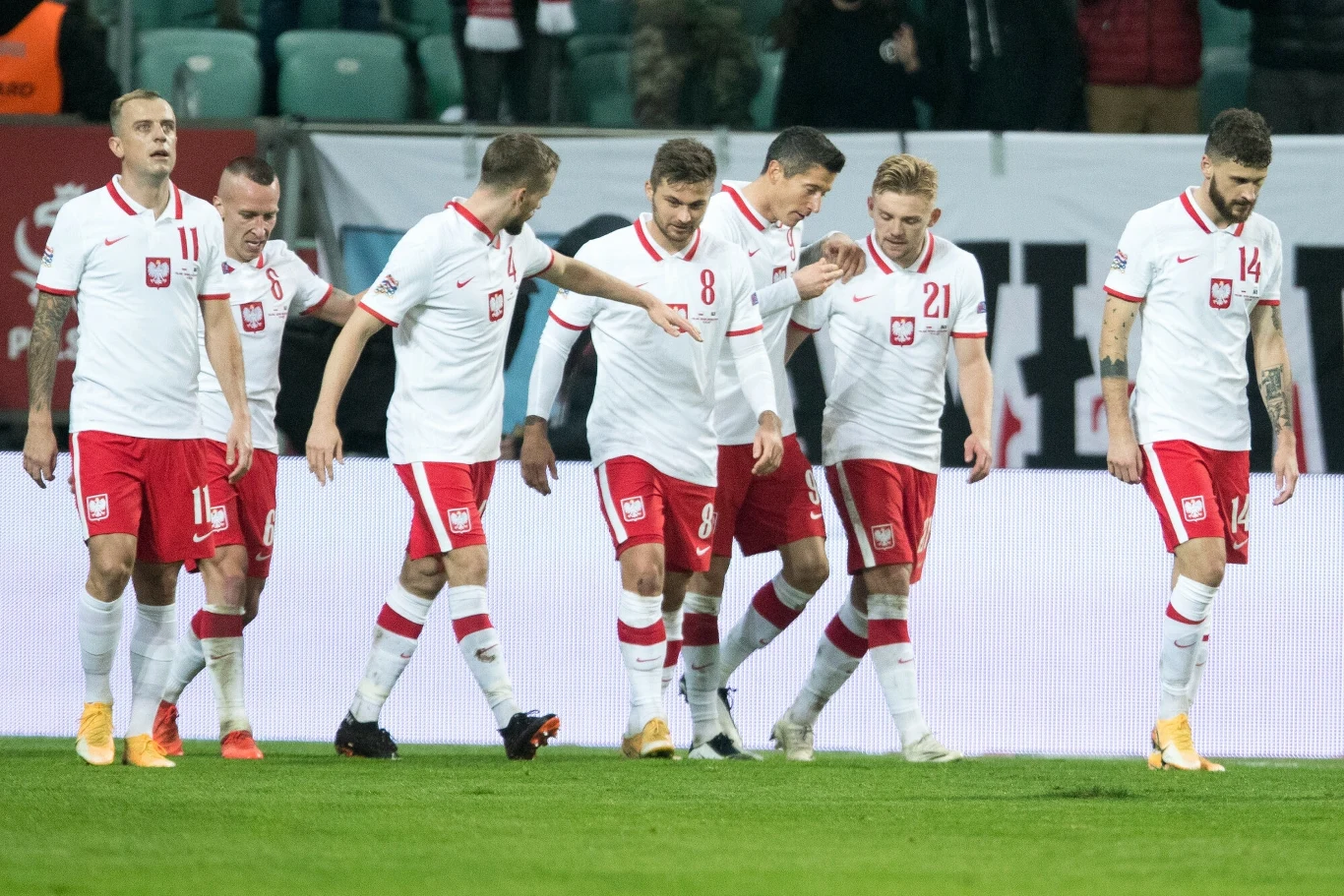Jacek Góralski (drugi od lewej) i inni reprezentanci Polski w meczu z Bośnią i Hercegowiną w 2020 roku Jacek Góralski (drugi od lewej) i inni reprezentanci Polski w meczu z Bośnią i Hercegowiną w 2020 roku