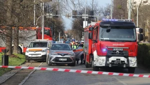 Ruszając, nie spojrzała w prawo. Skończyło się wypadkiem