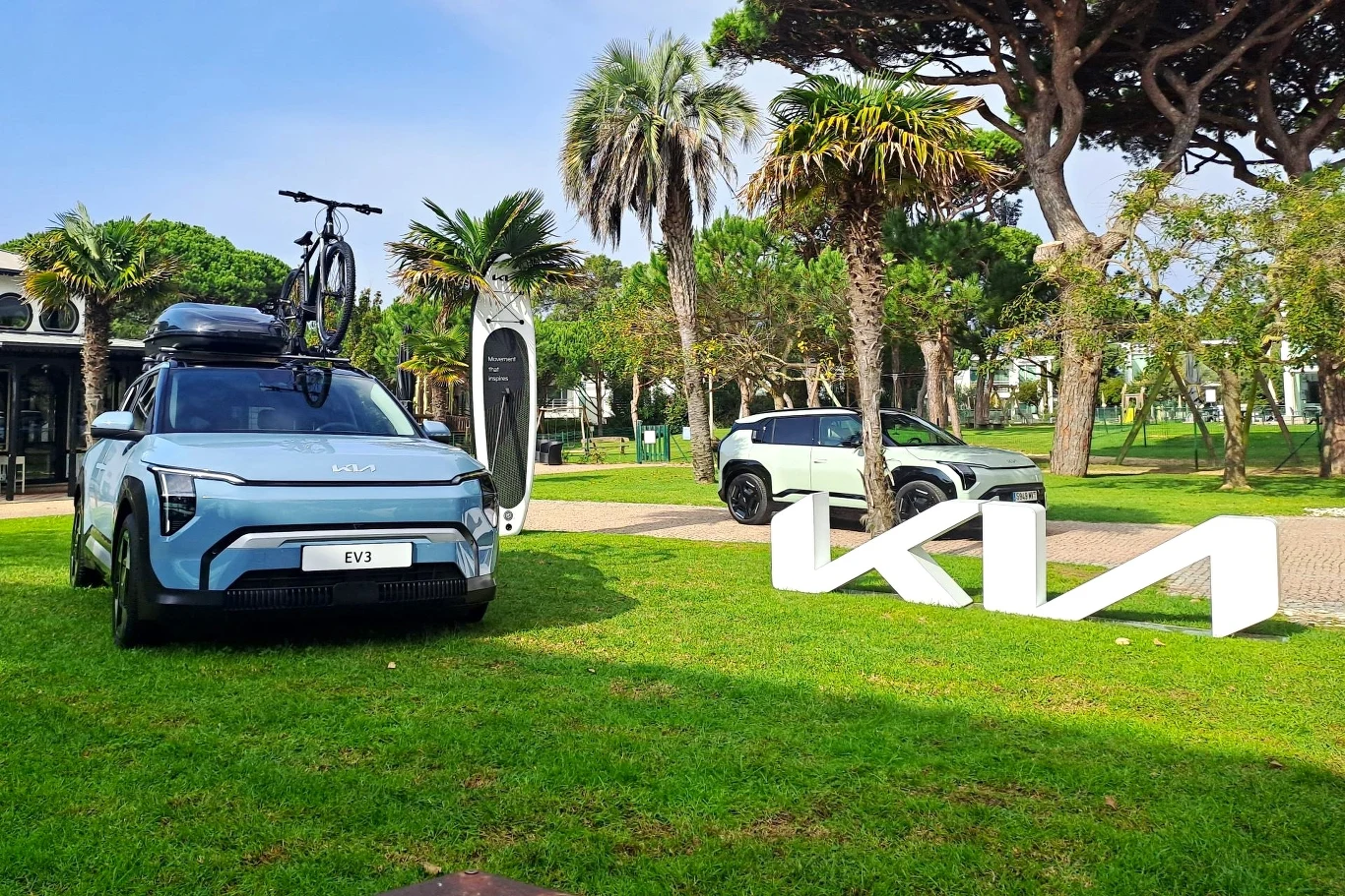 Kia EV3 dostępna jest tylko w jednym wariancie napędu - 204 KM i 283 Nm. Kia EV3 dostępna jest tylko w jednym wariancie napędu - 204 KM i 283 Nm.