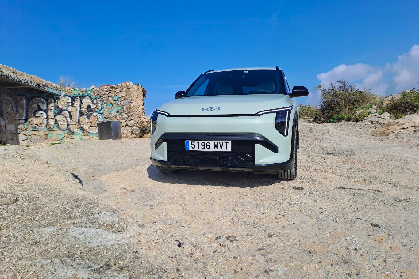 Jeśli chodzi o przód Kii EV3 styliści stosowali się do projektu o nazwie "Twarz Tygrysa". Jeśli chodzi o przód Kii EV3 styliści stosowali się do projektu o nazwie "Twarz Tygrysa".