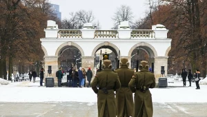 Zmiana wart pod pomnikiem Nieznanego Żołnierza w Warszawie