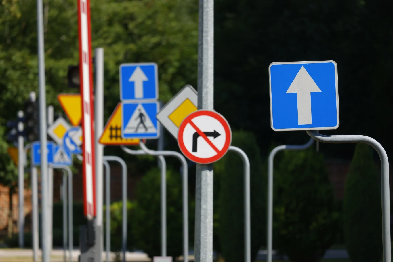 Na polskich drogach pojawiły się nowe znaki drogowe Na polskich drogach pojawiły się nowe znaki drogowe