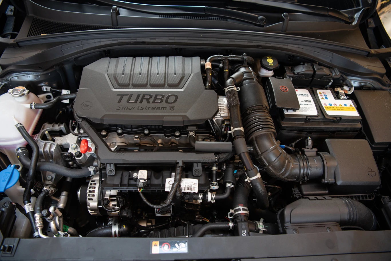 Kia Xceed na rok modelowy 2025 dostępna jest wyłącznie z silnikiem 1.5 T-GDI o mocy 140 KM. Poprzednie wersje napędowe dostępne są jedynie na “stockach”. Kia Xceed na rok modelowy 2025 dostępna jest wyłącznie z silnikiem 1.5 T-GDI o mocy 140 KM. Poprzednie wersje napędowe dostępne są jedynie na “stockach”.