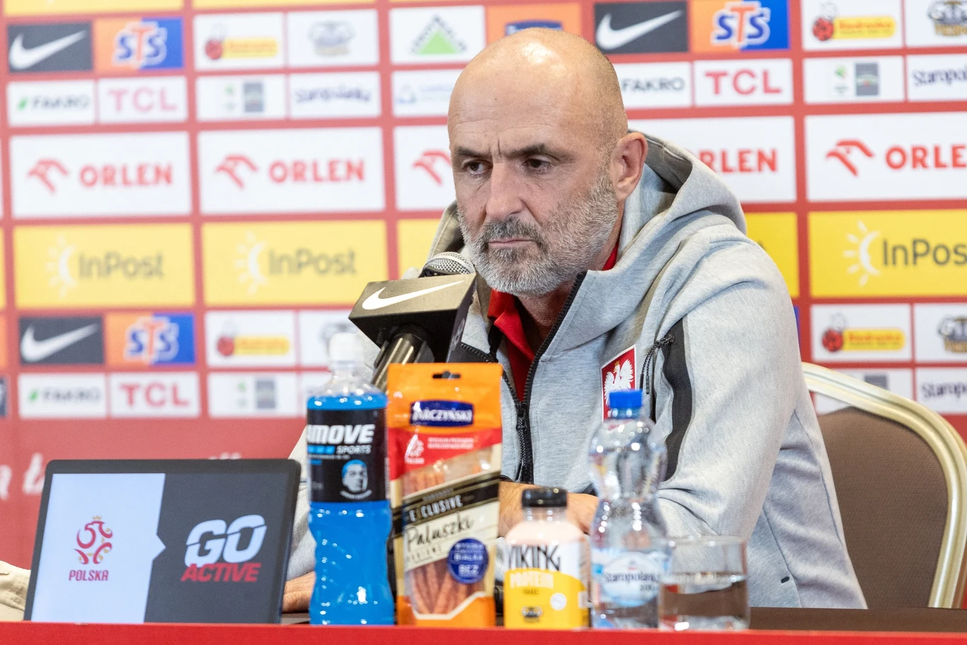 Michał Probierz podczas konferencji prasowej