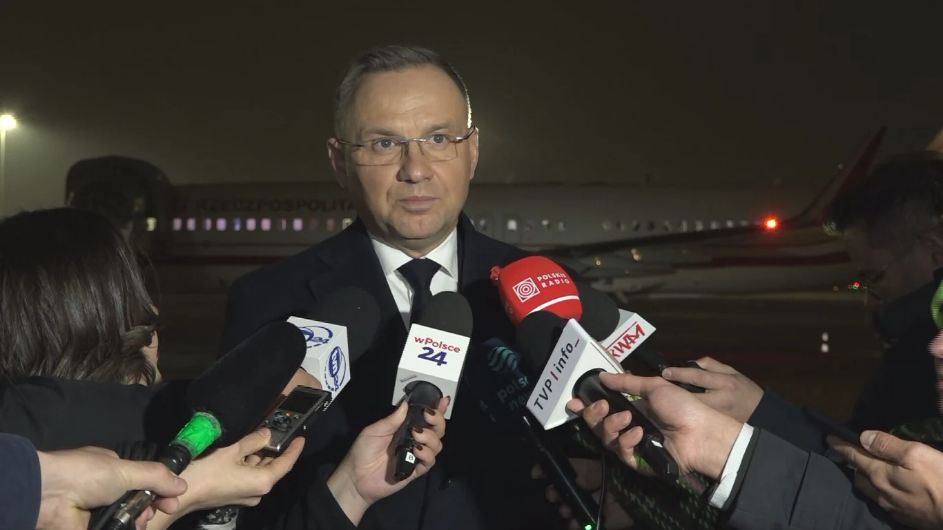 Andrzej Duda przed wylotem do Azerbejdżanu poinformował w swojej rozmowie z Donaldem Trumpem Andrzej Duda przed wylotem do Azerbejdżanu poinformował w swojej rozmowie z Donaldem Trumpem