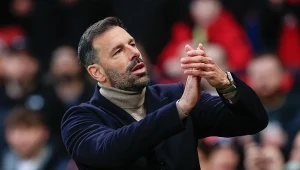 Ruud van Nistelrooy żegnający się z Old Trafford