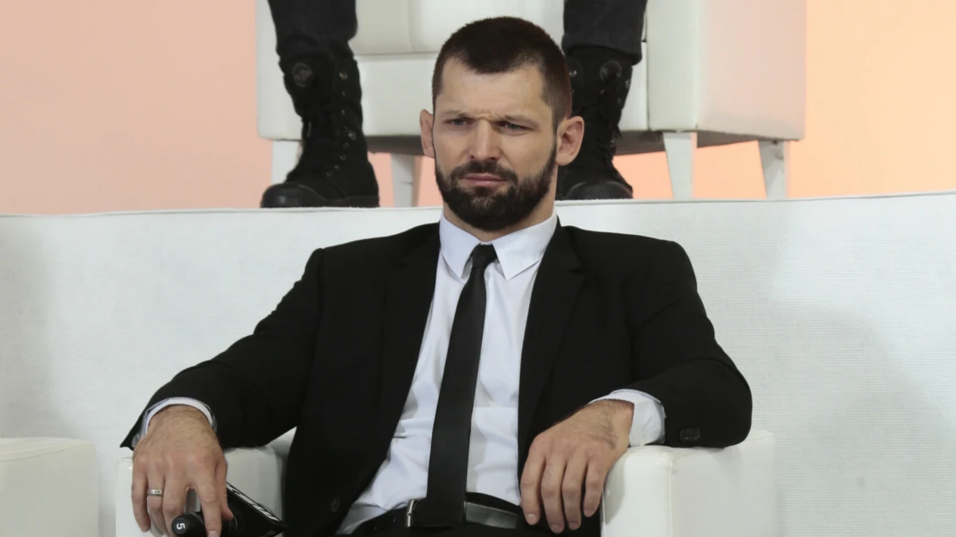 Szymon Kołecki wraca do oktagonu