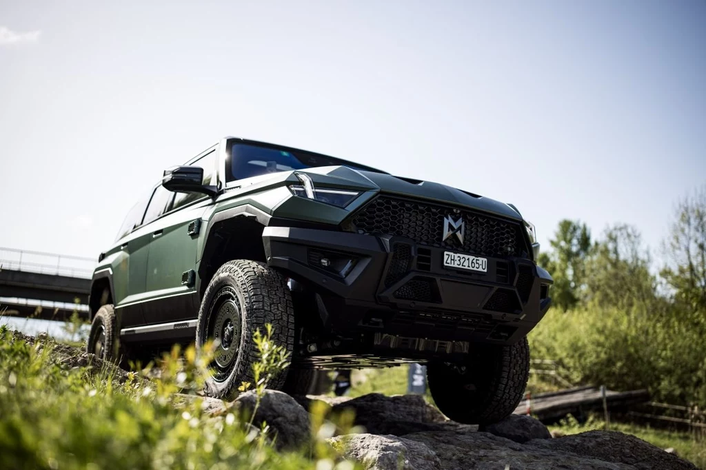 Dongfeng M-Hero to elektryczny SUV ważący 3,3 tony i generujący 1 088 KM.