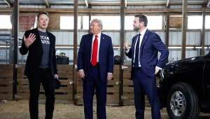 Od lewej: Elon Musk, Donald Trump i J.D. Vance, którego Donald Trump wybrał na swojego wiceprezydenta