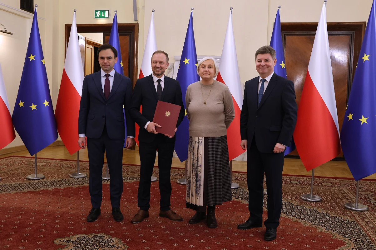 Wojciech Wrochna został powołany na stanowisko pełnomocnika rządu do spraw strategicznej infrastruktury energetycznej oraz na stanowisko sekretarza stanu w Ministerstwie Przemysłu. Źródło: Ministerstwo Przemysłu Wojciech Wrochna został powołany na stanowisko pełnomocnika rządu do spraw strategicznej infrastruktury energetycznej oraz na stanowisko sekretarza stanu w Ministerstwie Przemysłu. Źródło: Ministerstwo Przemysłu