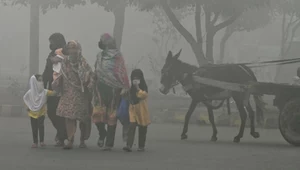 Pozamykali sklepy, parki i szkoły. Mają największy smog na świecie