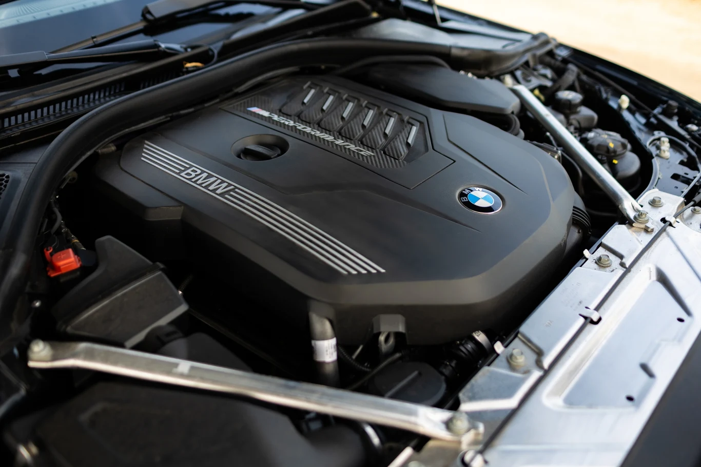 Pod maską BMW M440i nadal pracuje doładowana, 3-litrowa jednostka R6 o mocy 374 KM