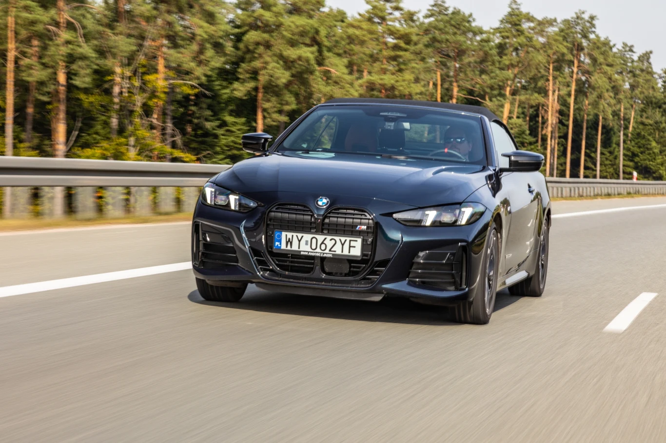 BMW M440i ma teraz osłonę chłodnicy wykończoną w czarnym kolorze