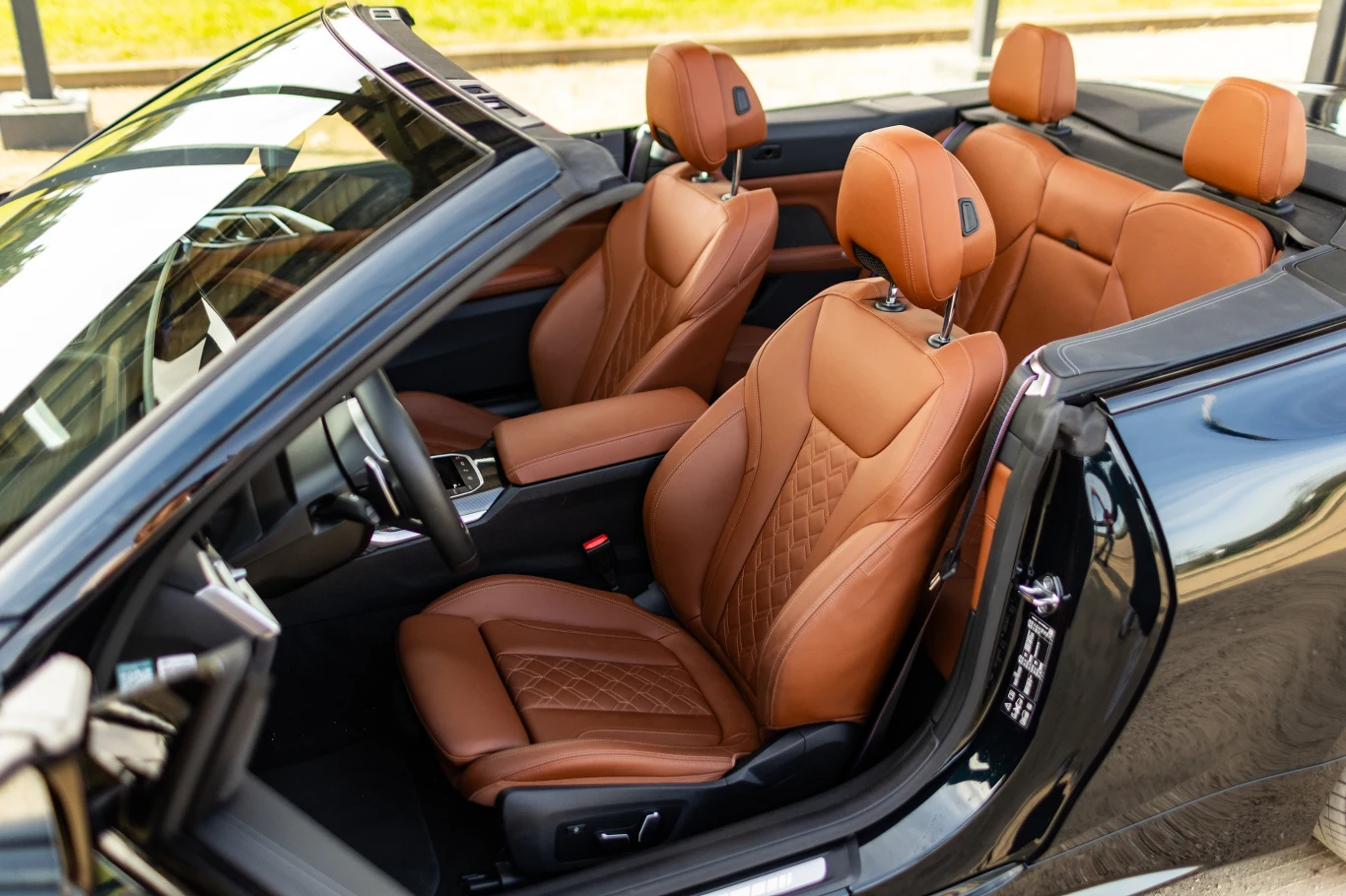 Brązowa tapicerka z gamy BMW Individual wymaga 12 700 zł dopłaty