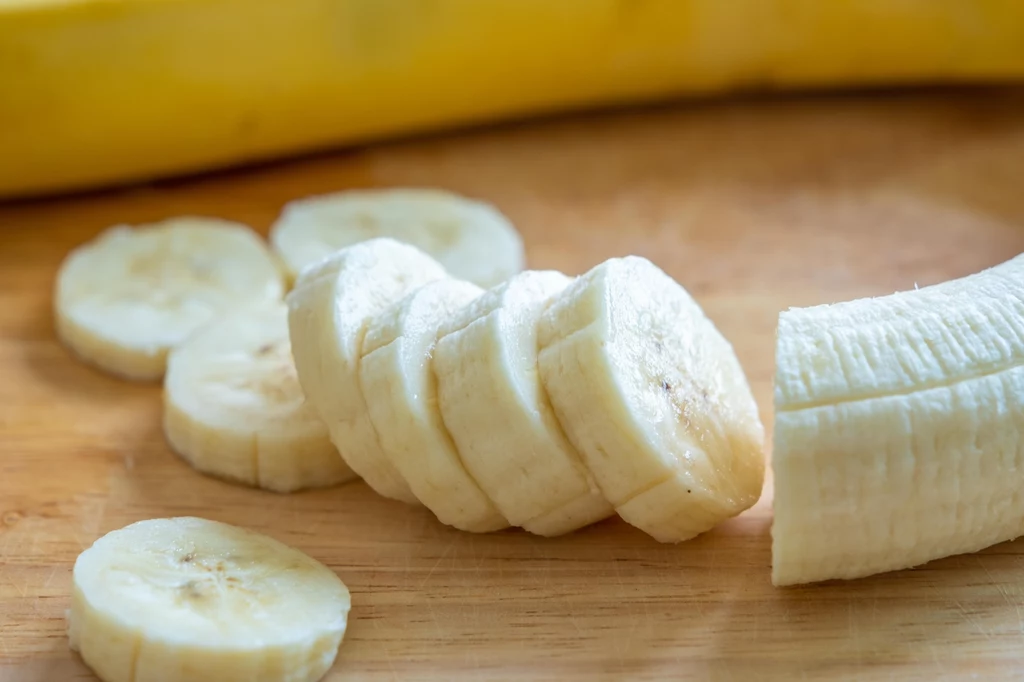 Wbij w banana i przygotuj napar. Rozprawi się z przykrym, uciążliwym problemem