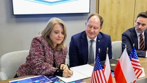 Szefowa DFC ds. inwestycji Agnes Dasewicz i ambasador USA w Polsce Zbigniew Brzeziński. DFC deklaruje wsparcie dla polskiej elektrowni jądrowej