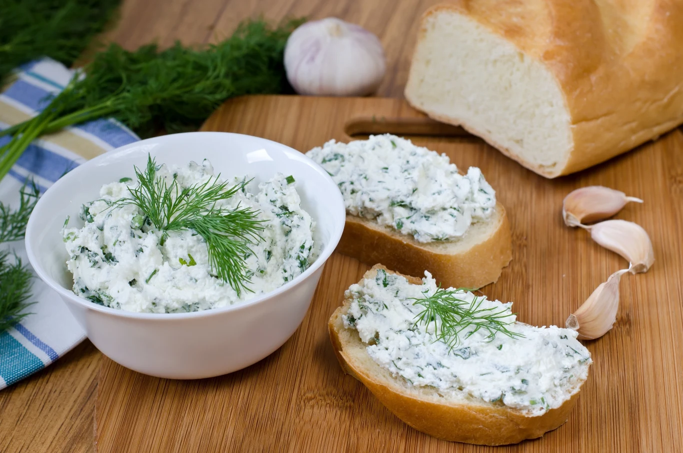 Pomysł na wysokobiałkowe i pożywne śniadanie Pomysł na wysokobiałkowe i pożywne śniadanie