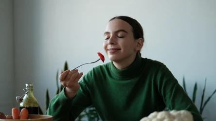 Jeśli chcesz uniknąć przeziębienia, to zacznij się zdrowo odżywiać. Warto włączyć do swojej diety warzywa. 