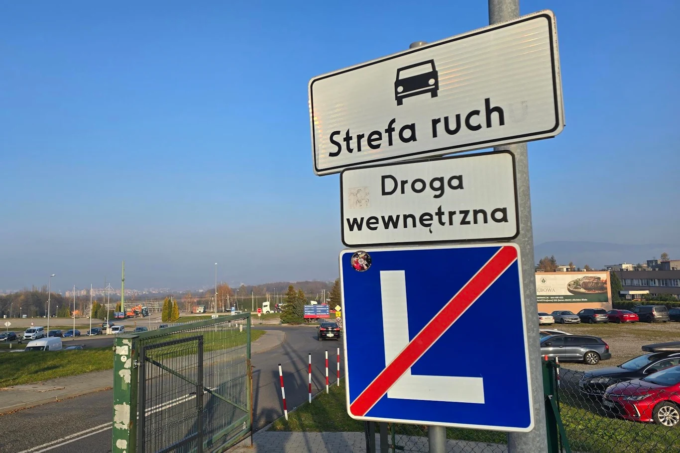 Właściciel drogi może zakazać wjazdu dowolnym pojazdom. Ale musi to zrobić w określony sposób Właściciel drogi może zakazać wjazdu dowolnym pojazdom. Ale musi to zrobić w określony sposób