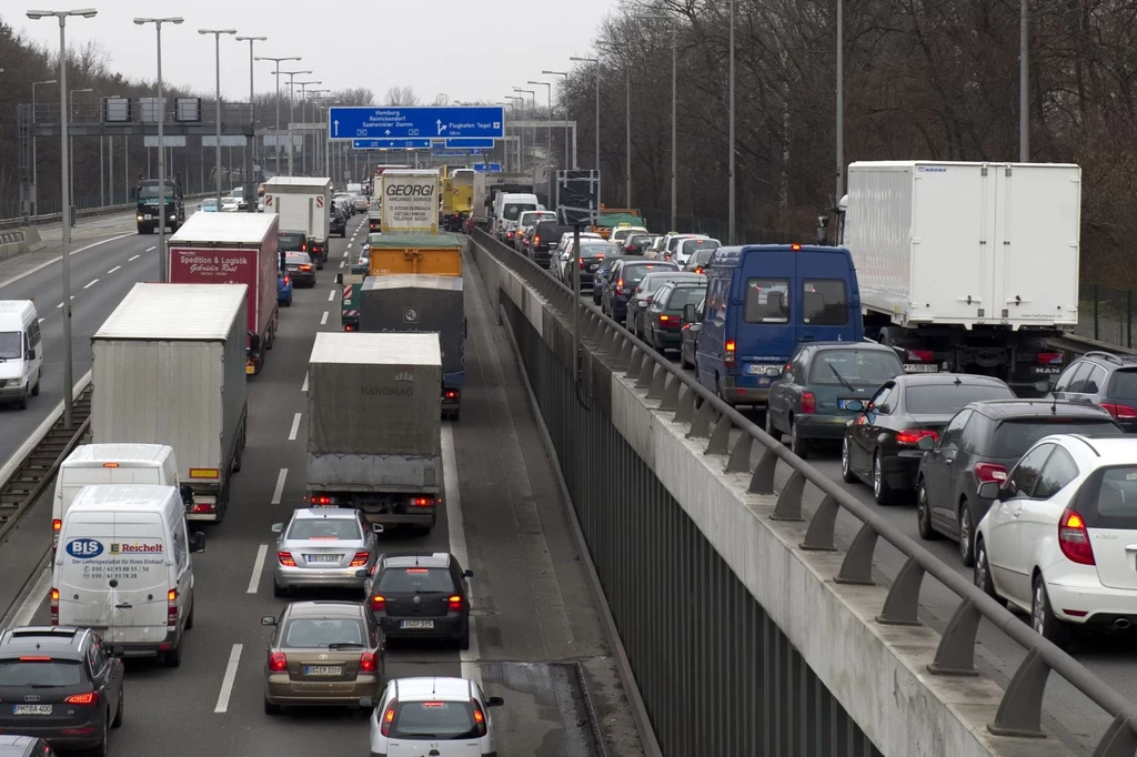 Od stycznia 2025 roku w Niemczech wchodzą nowe przepisy obowiązujące kierowców aut osobowych, motocyklistów czy właścicieli kamperów. 