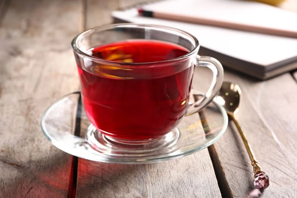 Herbatę Pu-erh najlepiej pić po posiłku - usprawni przemianę materii i ułatwi wchłanianie składników odżywczych z posiłku Herbatę Pu-erh najlepiej pić po posiłku - usprawni przemianę materii i ułatwi wchłanianie składników odżywczych z posiłku