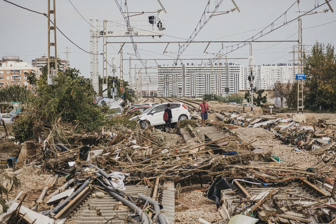 Zniszczenia po powodzi w Walencji Zniszczenia po powodzi w Walencji