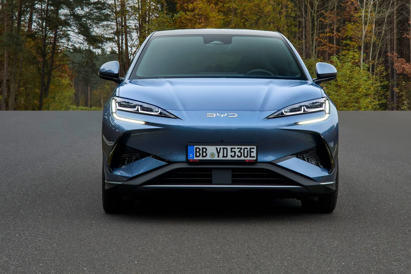 Ni sportowy, ni elegancki, SEALION 7 oglądany z przodu... po prostu jest