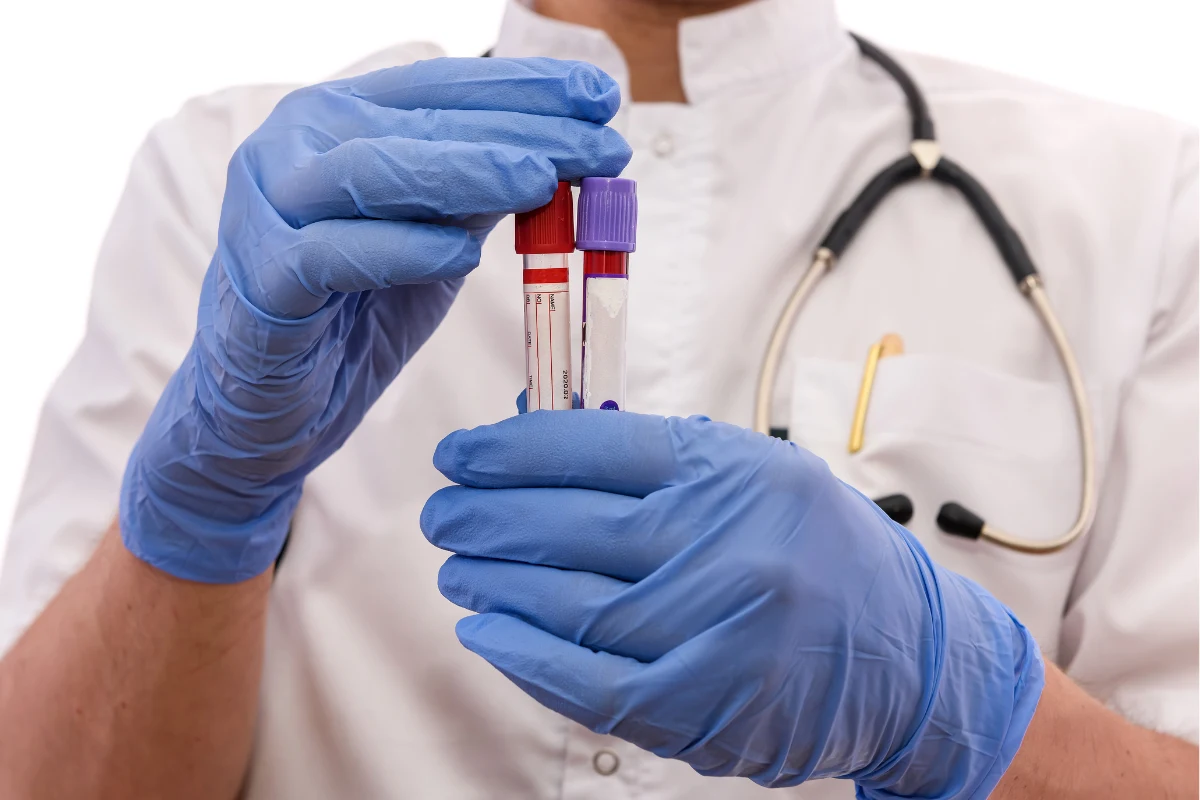 Niski jak i wysoki poziom leukocytów zawsze należy skonsultować z lekarzem. Konieczna jest dalsza diagnostyka