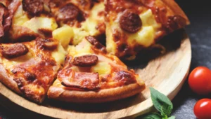 Ananas na pizzy? To mocno kontrowersyjne połączenie