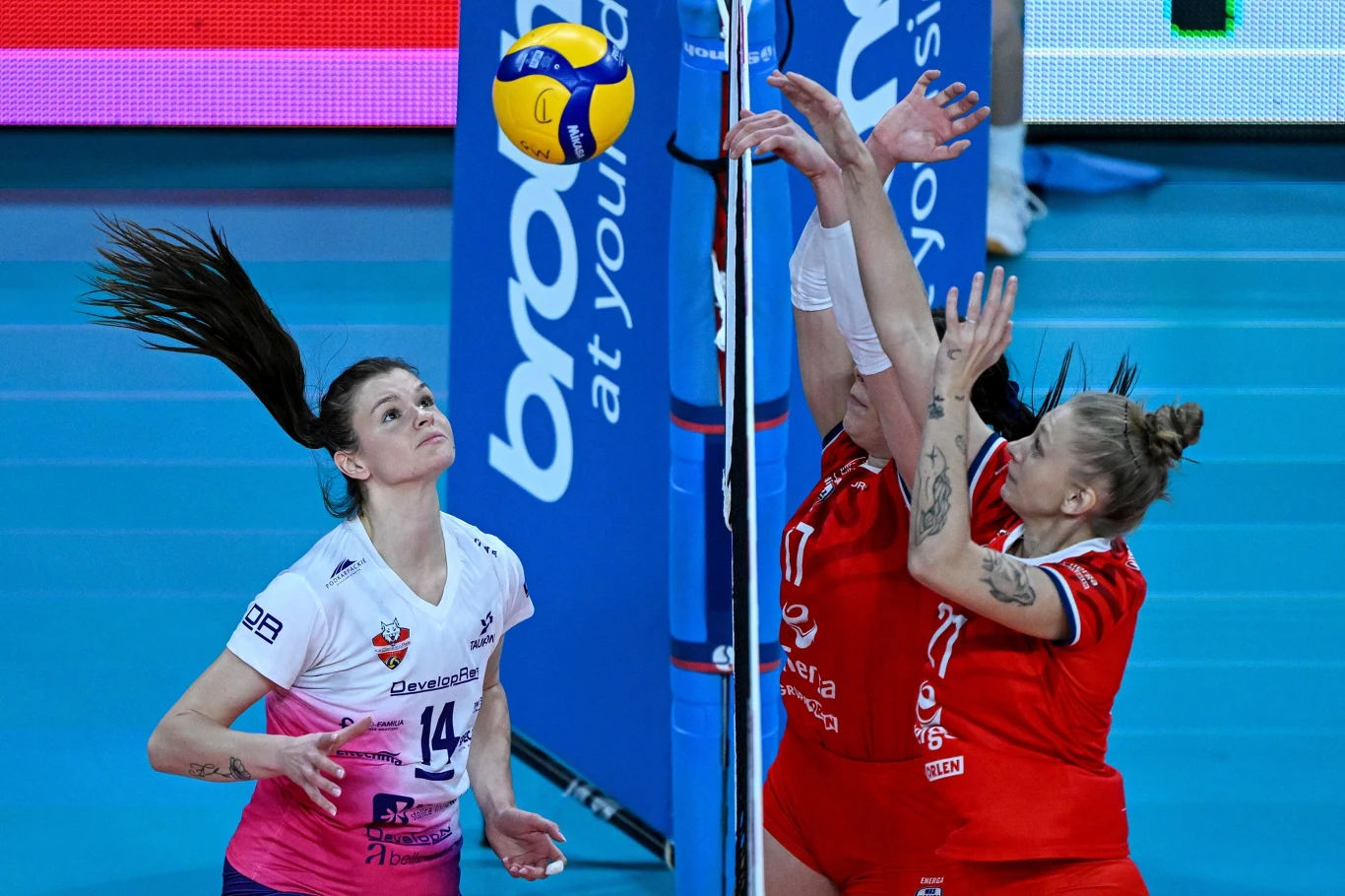 Monika Fedusio (z lewej), przyjmująca DevelopResu Rzeszów