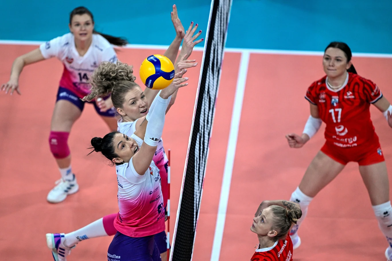 Siatkarki z Rzeszowa w bloku