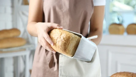 Maślany chleb tostowy można przygotować samodzielnie w domu. Nie trzeba nawet wyrabiać ciasta.