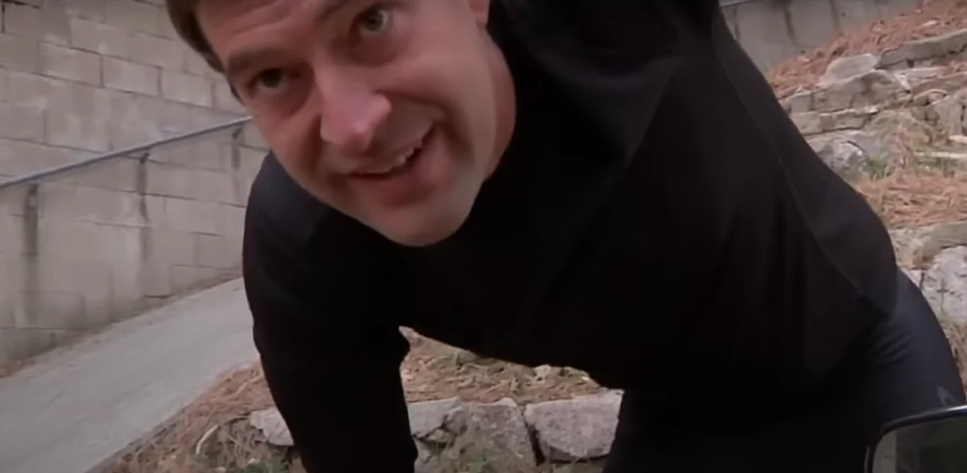 Kadr ze zwiastuna filmu "Dziwak"