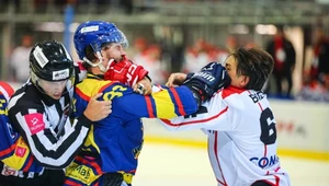 KH Podhale Nowy Targ otrzymuje kolejne ciosy. Czy klub przetrwa? Kadr z meczu Comarc Cracovia - KH Podhale Nowy Targ