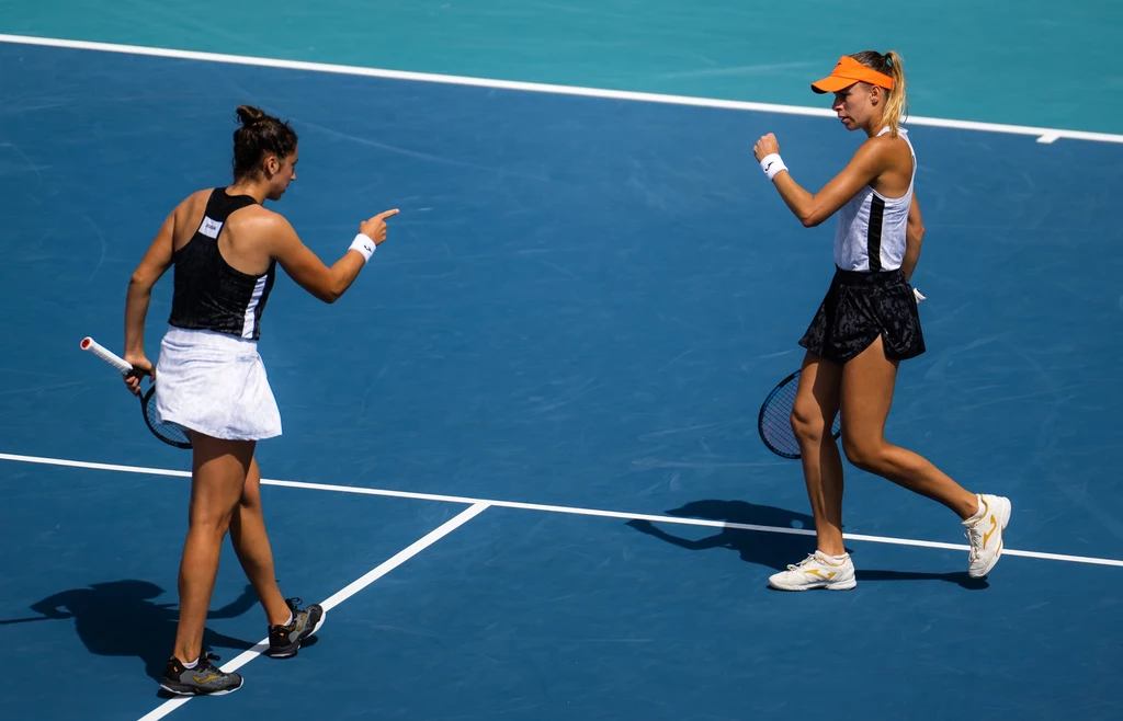 Sara Sorribes Tormo i Magda Linette podczas wspólnego meczu deblowego. Miami, 30.03.2022 r. Sara Sorribes Tormo i Magda Linette podczas wspólnego meczu deblowego. Miami, 30.03.2022 r.