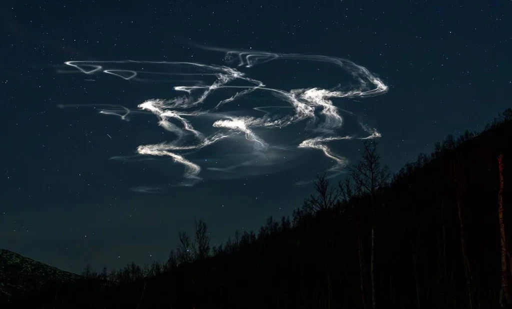 Niezwykłe zjawisko na niebie i zorza. To efekt eksperymentu VortEx agencji NASA.