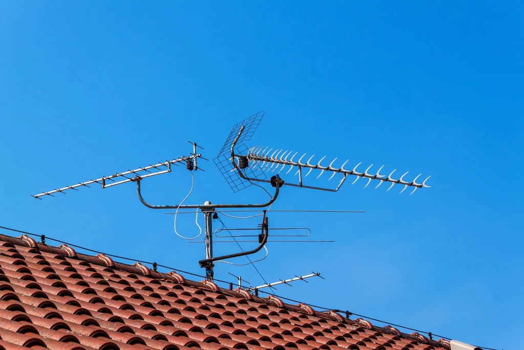 Antena pokojowa czy zewnętrzna. Jaką wybrać do telewizji naziemnej?