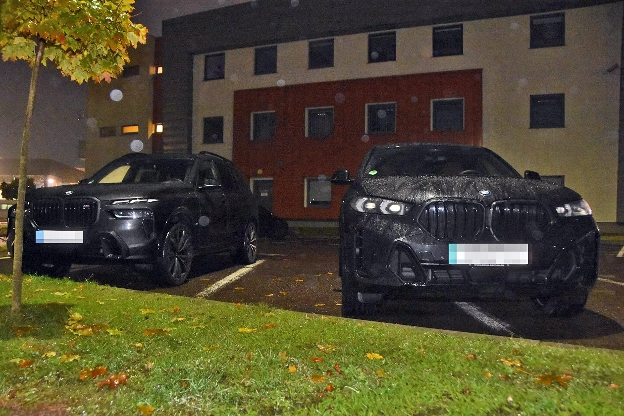 Funkcjonariusze straży granicznej odzyskali roczne BMW X7 oraz X6 Funkcjonariusze straży granicznej odzyskali roczne BMW X7 oraz X6