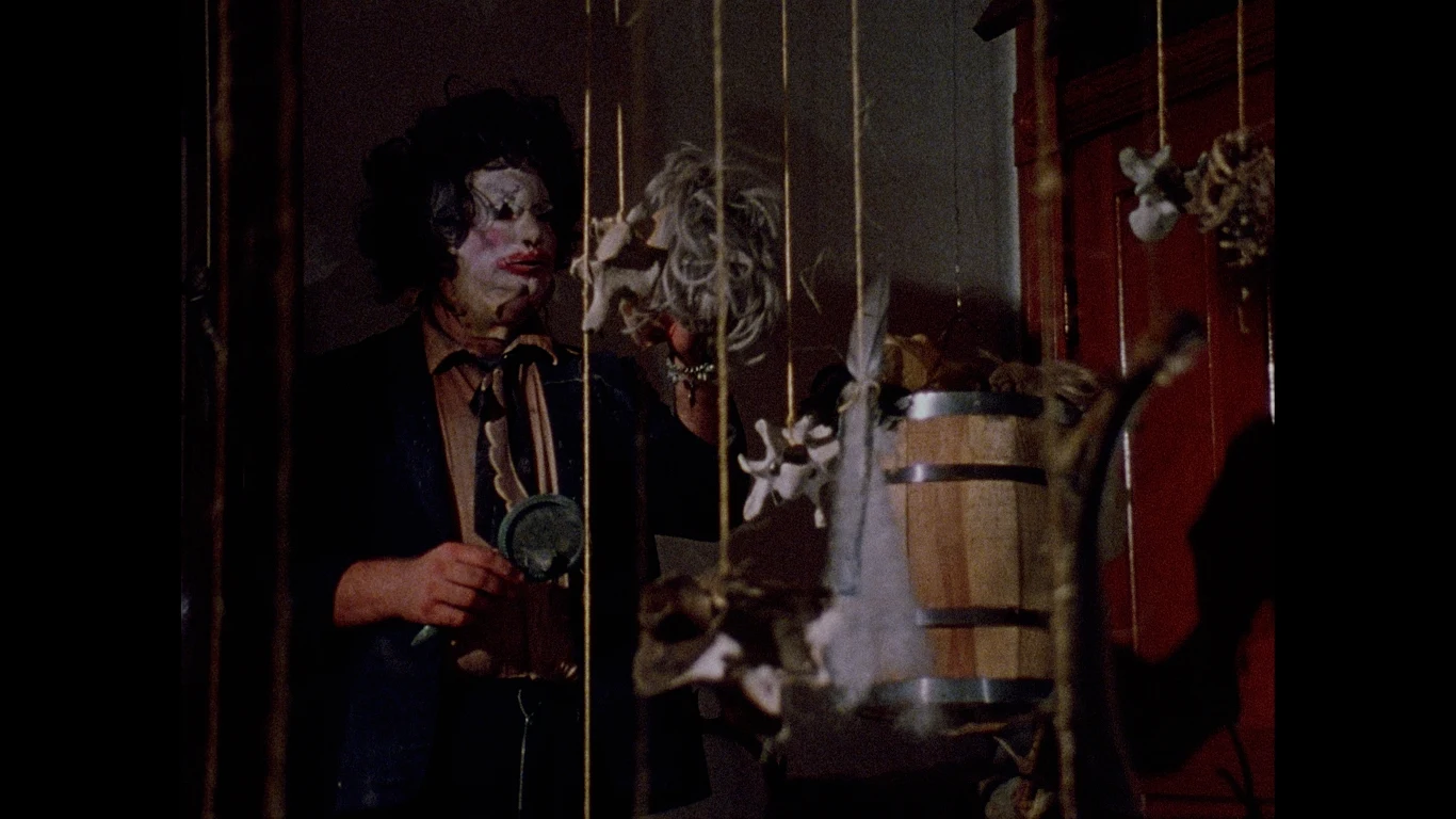 Kadr z filmu "Teksańska masakra piłą mechaniczną" Kadr z filmu "Teksańska masakra piłą mechaniczną"