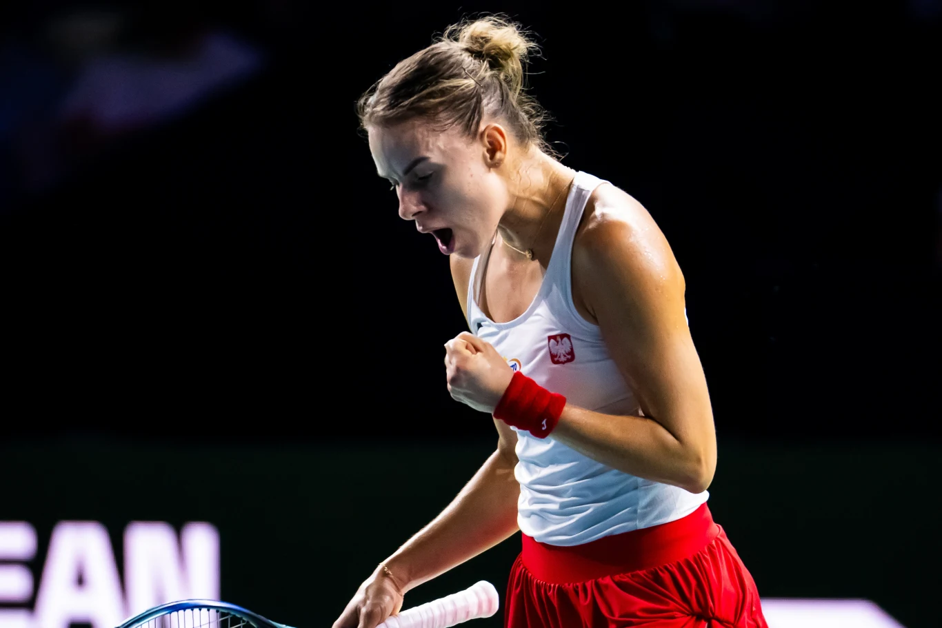 Magda Linette rywalizowała z Sarą Sorribes Tormo podczas BJK Cup Finals 2024 Magda Linette rywalizowała z Sarą Sorribes Tormo podczas BJK Cup Finals 2024