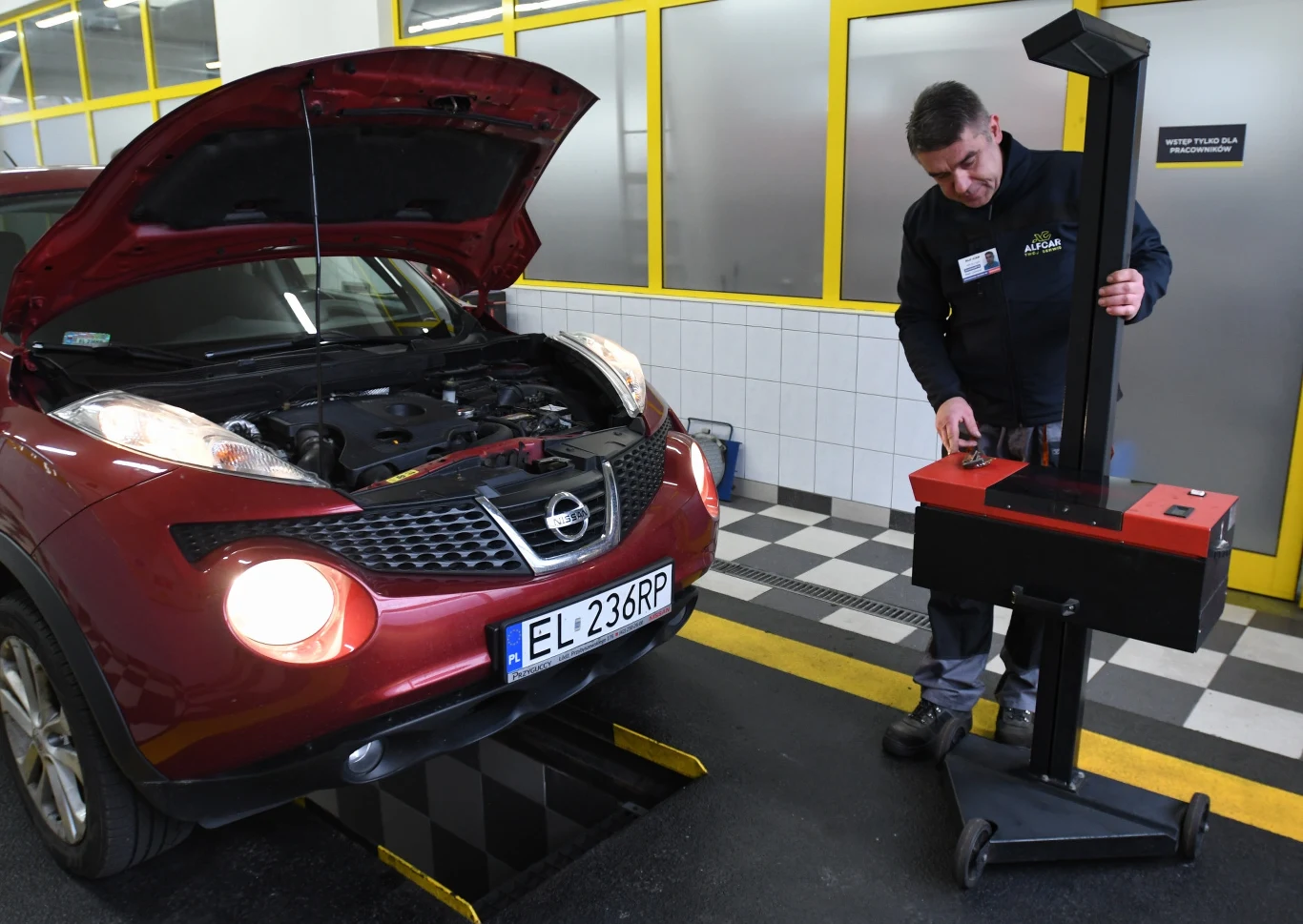 W sobotę można za darmo sprawdzić ustawienie świateł w wybranych Stacjach Kontroli Pojazdów W sobotę można za darmo sprawdzić ustawienie świateł w wybranych Stacjach Kontroli Pojazdów