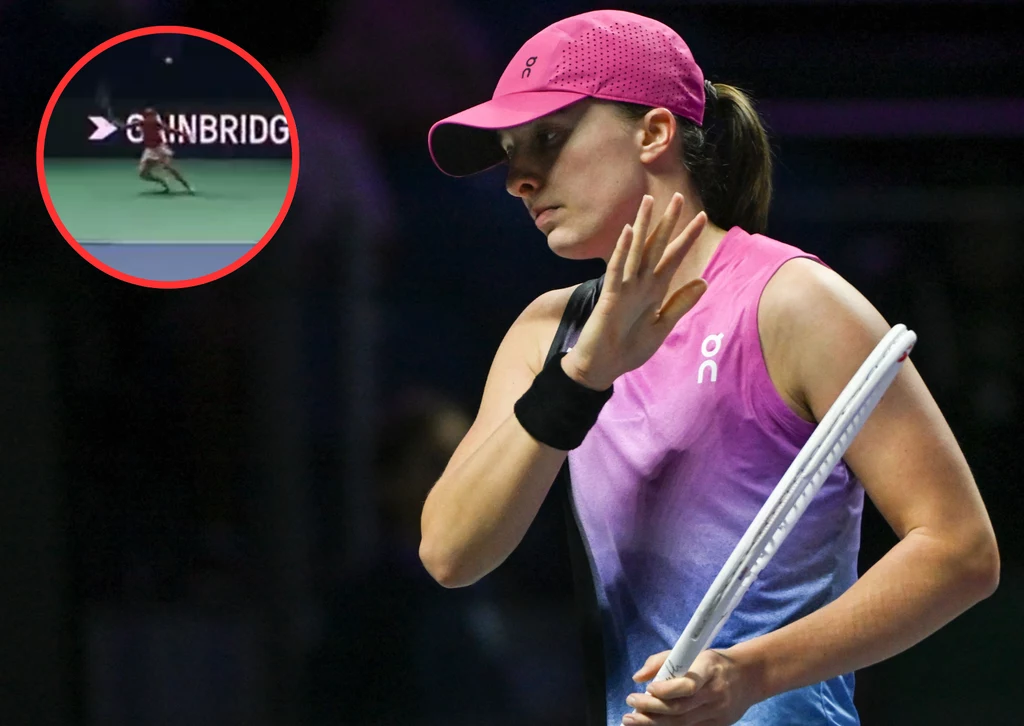 Paula Badosa (w kółeczku) upadła na początku meczu z Igą Świątek Paula Badosa (w kółeczku) upadła na początku meczu z Igą Świątek