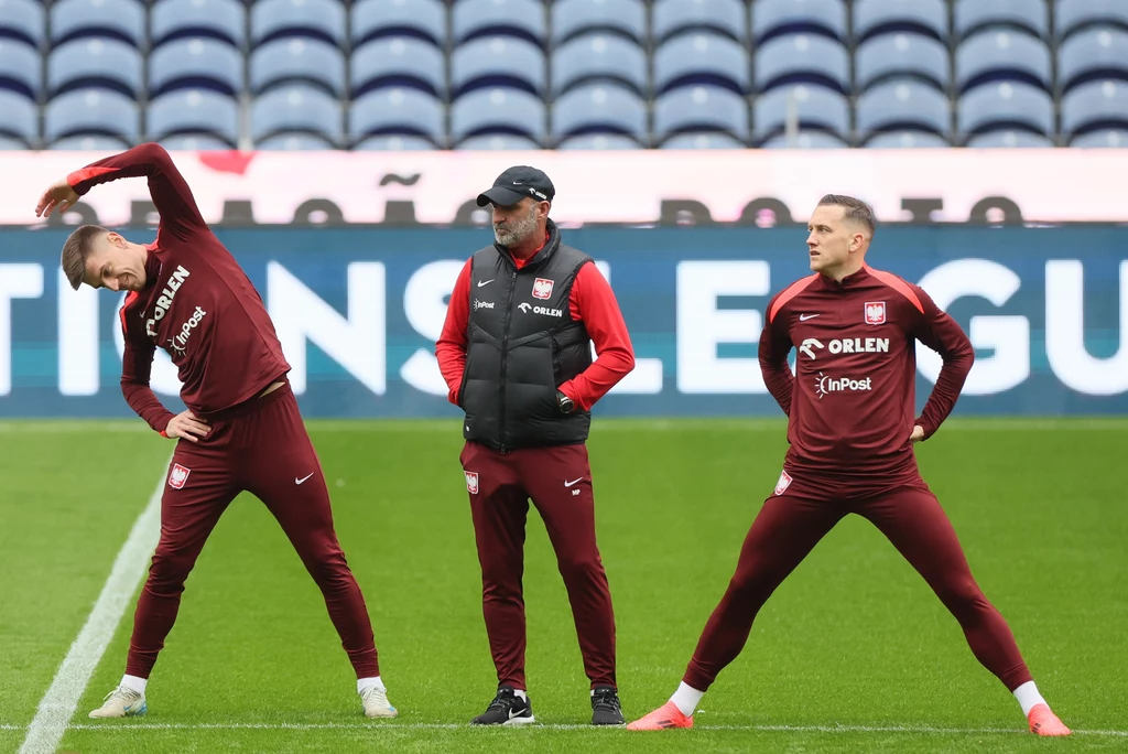Krzysztof Piątek, Michał Probierz i Piotr Zieliński podczas treningu reprezentacji Polski Krzysztof Piątek, Michał Probierz i Piotr Zieliński podczas treningu reprezentacji Polski