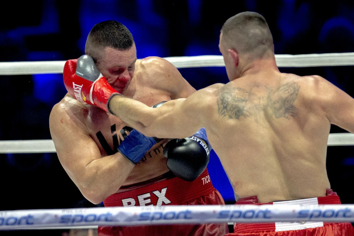Marcin Rekowski (z lewej) tutaj w walce z Andrzejem Wawrzykiem