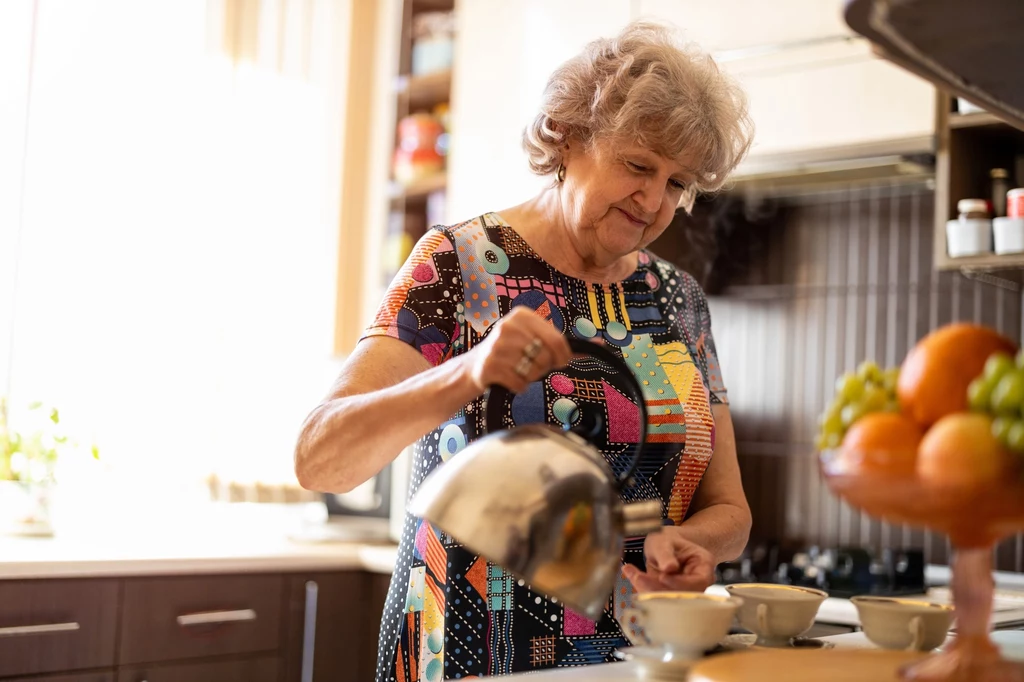 Melisa i rumianek. Te zioła powinni pić seniorzy